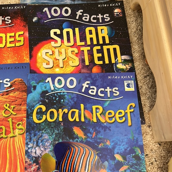 100 facts books - Picture 3 of 4